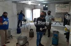 El domingo, el grupo solidario de Arroyo Seco cocin&oacute; en ese pueblo.