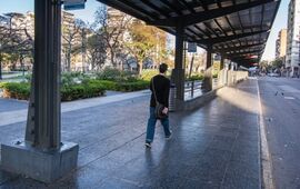Plaza Sarmiento sin colectivos. Una postal que se viene repitiendo en estos &uacute;ltimos d&iacute;as en la ciudad. (Alan Monz&oacute;n/Rosario3)