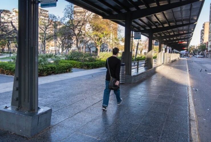 Plaza Sarmiento sin colectivos. Una postal que se viene repitiendo en estos &uacute;ltimos d&iacute;as en la ciudad. (Alan Monz&oacute;n/Rosario3)