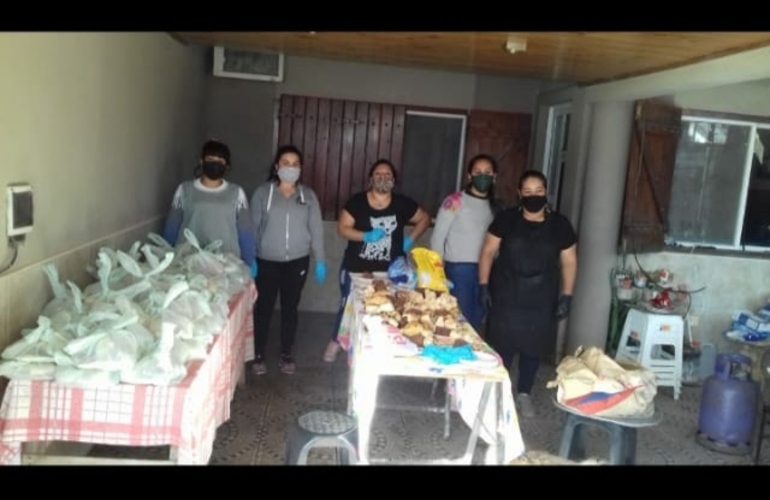 La iniciativa logro repartir 210 litros de chocolatada y 280 bandejas de bizcochuelos