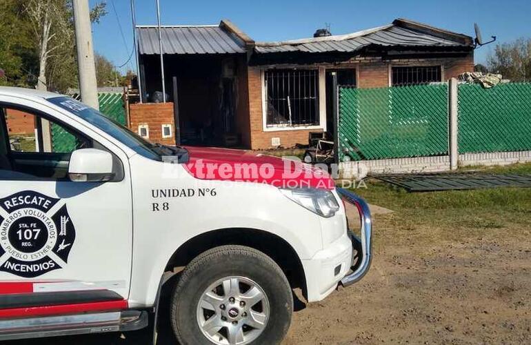 Imagen de Incendio con pérdidas totales en una casa de Pueblo Esther