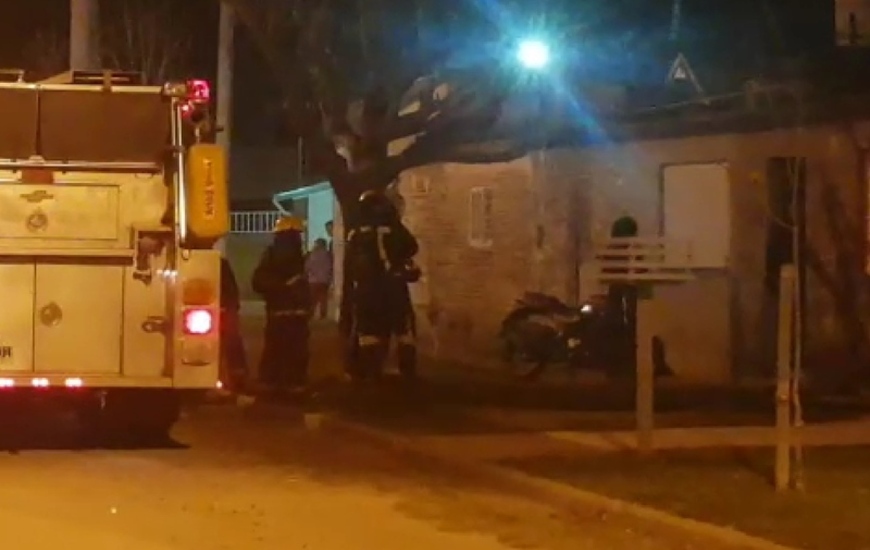 Imagen de Llamaron a los bomberos porque sal&iacute;a humo de la cocina