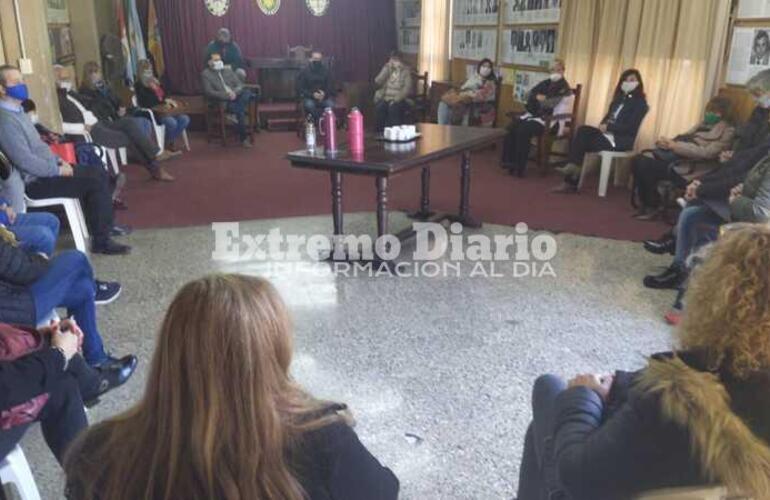 Imagen de Reunión en el Concejo con directivos de escuelas