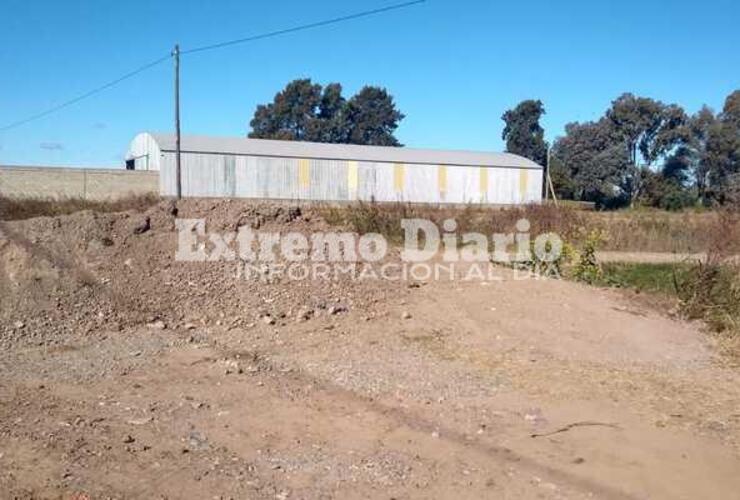 Lo hacen tomando la calle de tierra que comunica Arroyo Seco con Fighiera