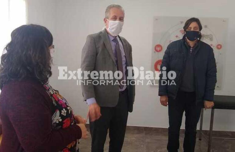 El Dr. Miguel Rabbia visitó el Centro de Salud de Fighiera.