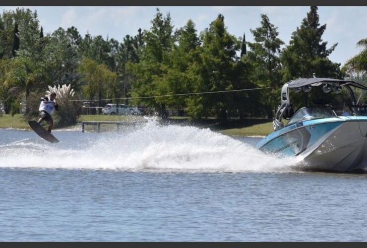 Con estrictas medidas de seguridad, podría volver el wakeboard.
