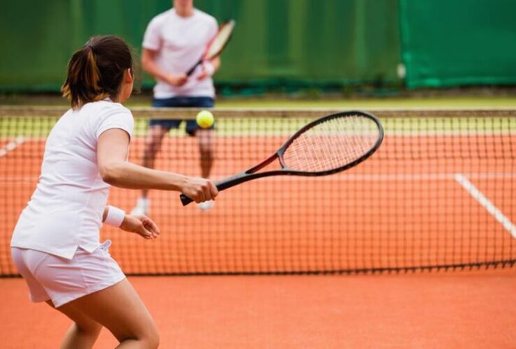 El tenis, uno de los deportes que volverá a la acción.