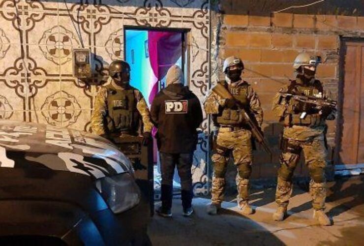 Imagen de Detienen a una banda señalada por dos asesinatos en San Lorenzo y a un comisario con droga en la oficina