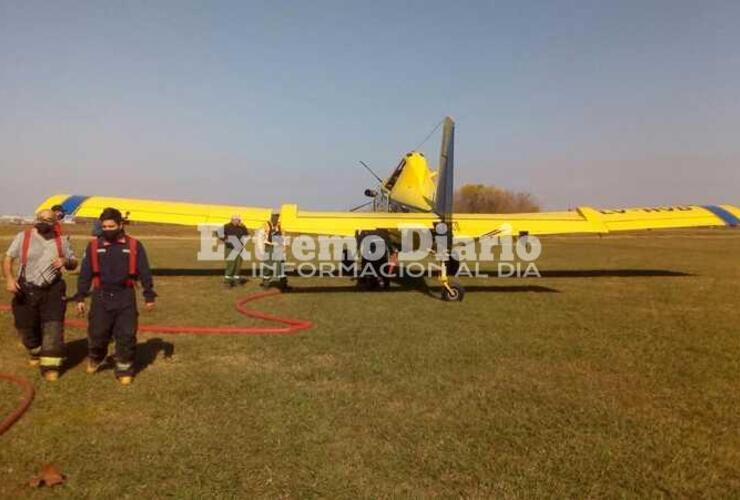 Imagen de Aviones hidrantes combaten incendio en las islas y bomberos de la zona colaboran en la tarea