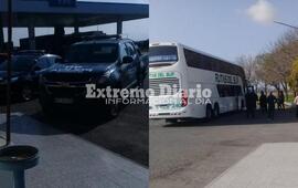 El colectivo hizo escala en una de las YPF de la autopista.