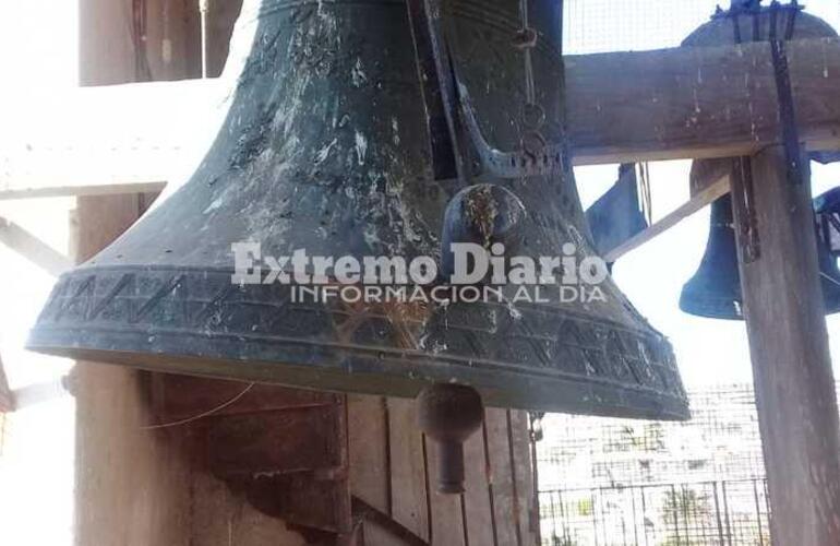 Imagen de Palomas, un problema para el campanario de la parroquia