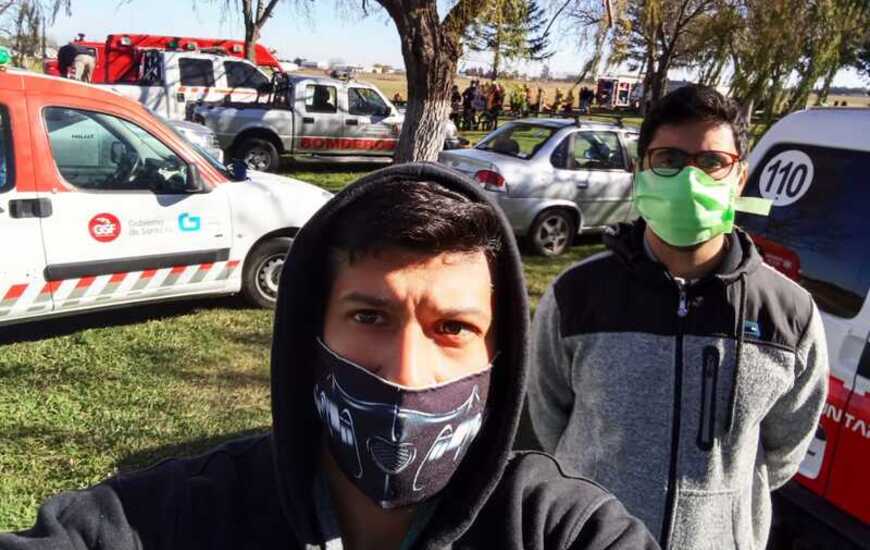 Enfermeros del CIC, colaborando en el lugar.