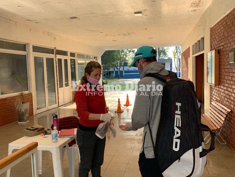 Solo se puede ir al club a jugar Tenis y Bochas nada m&aacute;s