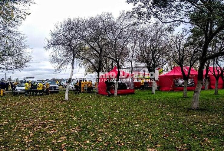 Los brigadistas esta mañana en el Aeródromo de Alvear