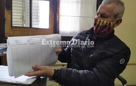 Barducci muestra la nueva ficha para registrar a proveedores y transportistas que ingresan a la ciudad.