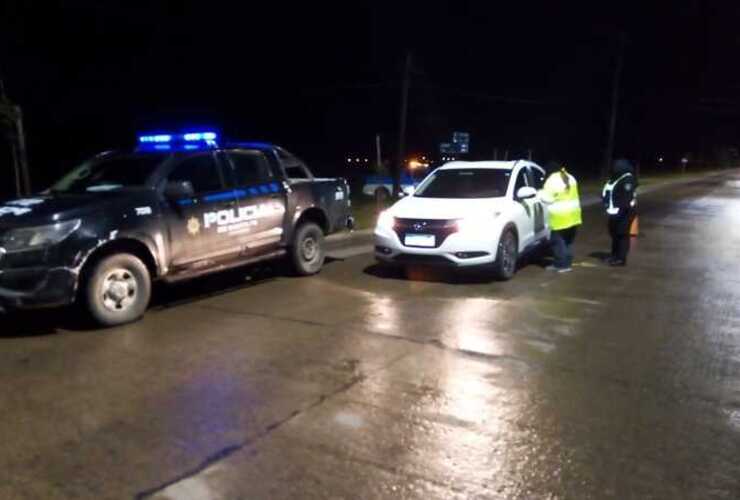 A pesar de la lluvia y el frío, personal se aboca a los operativos.