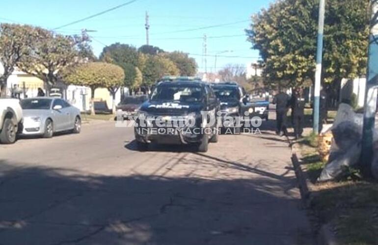 Imagen de Llamaron a la policía porque vieron un hombre saltando el tapial de una casa