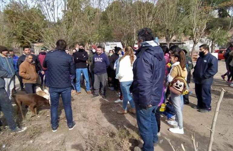 Imagen de Ferri se reunió con vecinos de La Costa en el marco de la transformación del barrio