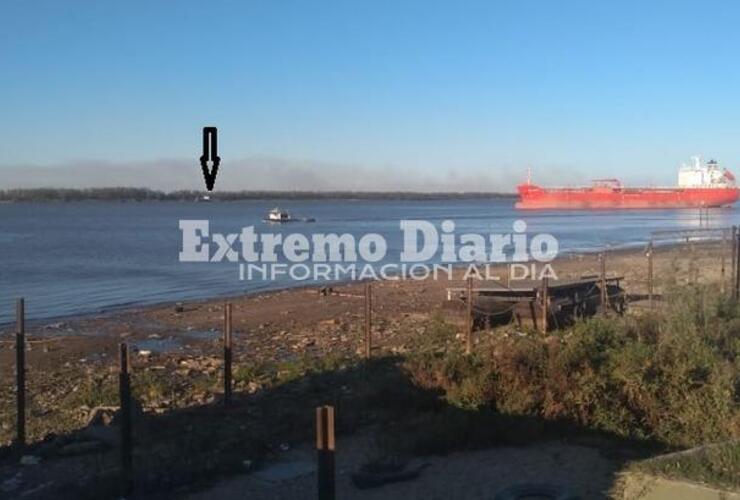 Se encuentra fondeada en el río, a la altura de la base Prefectura