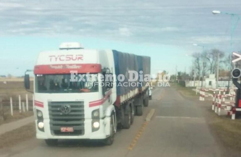 Esquivó los controles ingresando por el campo.