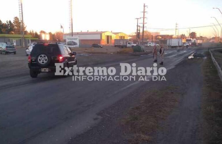 Imagen de Vehículos desvían por la playa de camiones