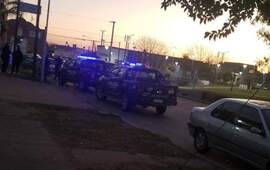 Imagen de Iban en moto a alta velocidad, fueron interceptados por la polic&iacute;a y el veh&iacute;culo qued&oacute; secuestrado