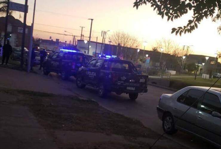 Imagen de Iban en moto a alta velocidad, fueron interceptados por la policía y el vehículo quedó secuestrado