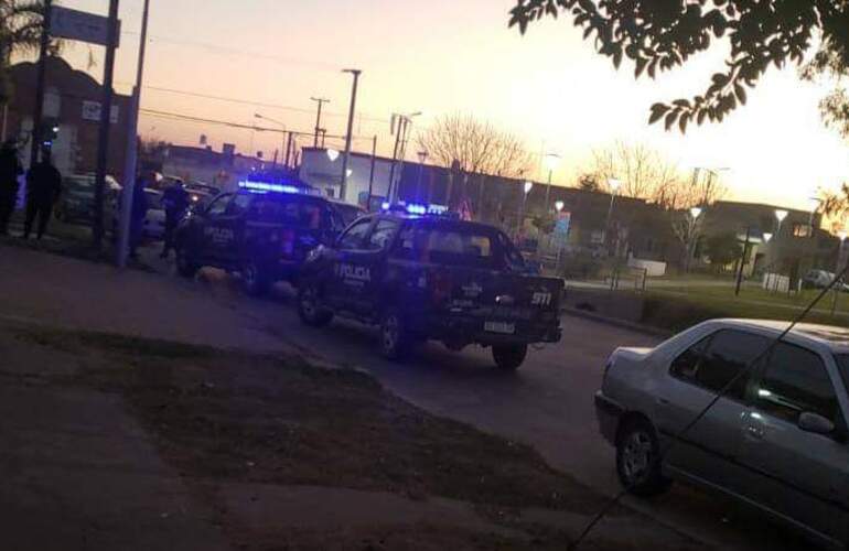 Imagen de Iban en moto a alta velocidad, fueron interceptados por la policía y el vehículo quedó secuestrado