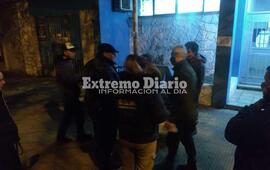Fito Barducci junto al personal de GUM tras radicar la denuncia en la comisar&iacute;a local.