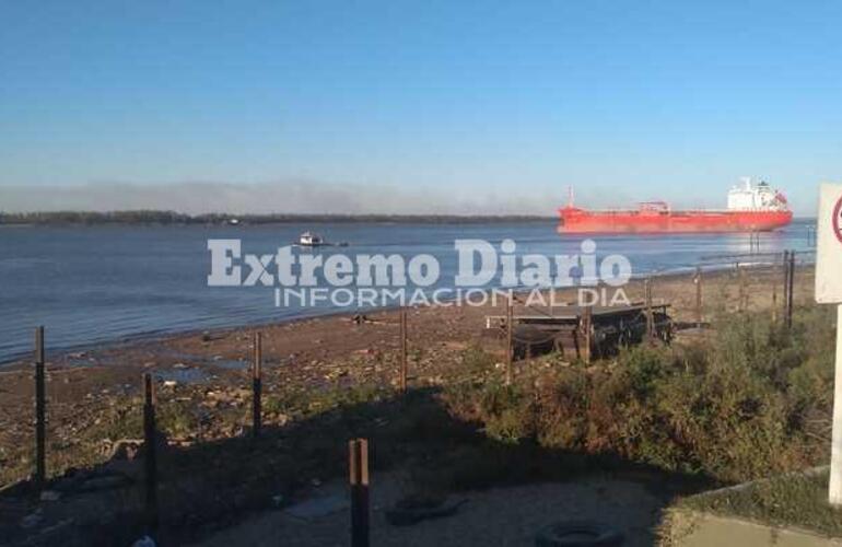Imagen de El buque draga zarp&oacute; para Rosario con toda su tripulaci&oacute;n