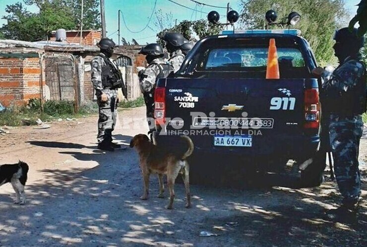 Imagen de uno de los allanamientos realizados en el barrio el 20 de octubre de 2017 a pocos días de registrado el homicidio. Foto: Archivo