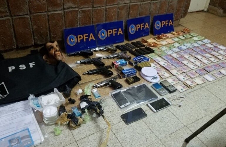 Los allanamientos realizados en las últimas horas permitieron avanzar en la investigación de la banda. (PFA)