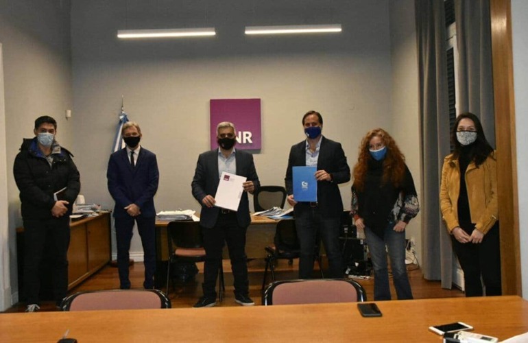 Imagen de La comuna firm&oacute; nuevos convenios de cooperaci&oacute;n con la UNR