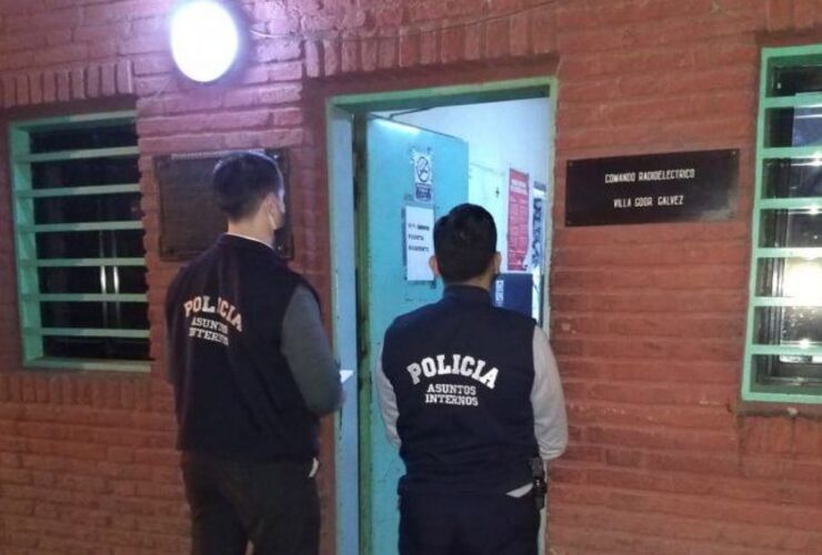 Imagen de Cuatro policías de Villa Gobernador Gálvez presos por adulterar un acta de procedimiento