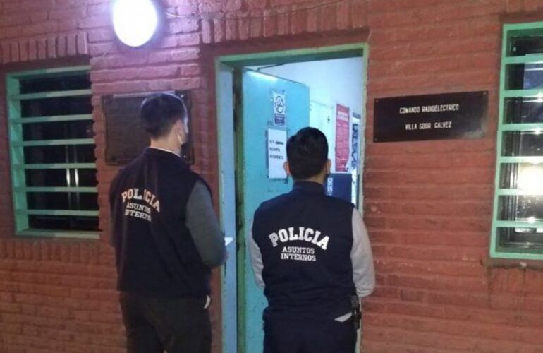 Imagen de Cuatro policías de Villa Gobernador Gálvez presos por adulterar un acta de procedimiento