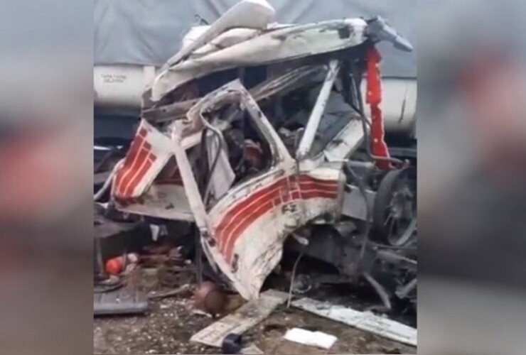 Así quedó uno de los camiones que participó del siniestro en la Autopista a Santa Fe.