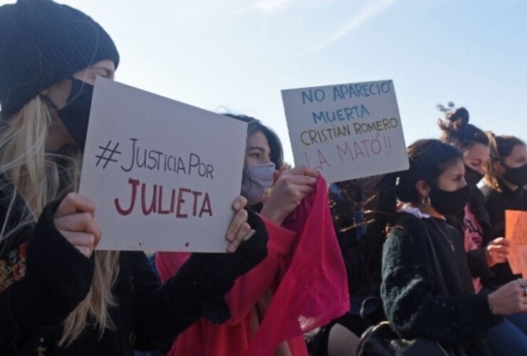 Paren de matarnos, la consigna ante un nuevo femicidio en Santa Fe. (Télam)