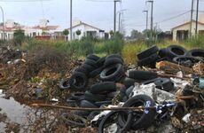 En un basural. En esta población ya no se verán las gomas, que en lugar de ser quemadas se reutilizarán.