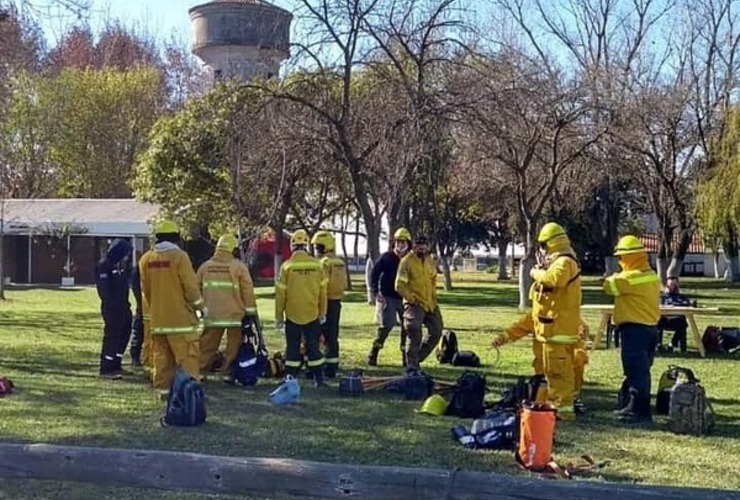 Imagen de Incendio en las islas: 14 brigadistas de la UMRE serán alojados en Los Tiburones