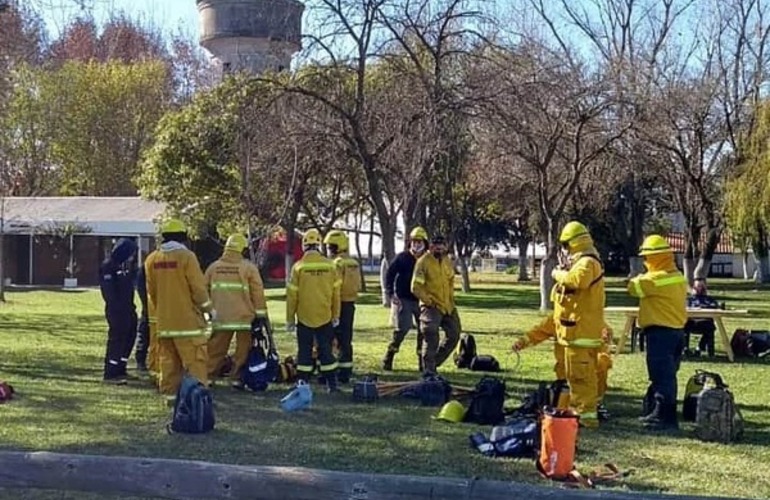 Imagen de Incendio en las islas: 14 brigadistas de la UMRE serán alojados en Los Tiburones