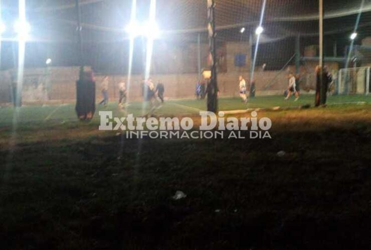 Imagen de General Lagos: Denuncian que en la cancha de Fútbol 5 no cumplen con la modalidad ´Metegol Humano´