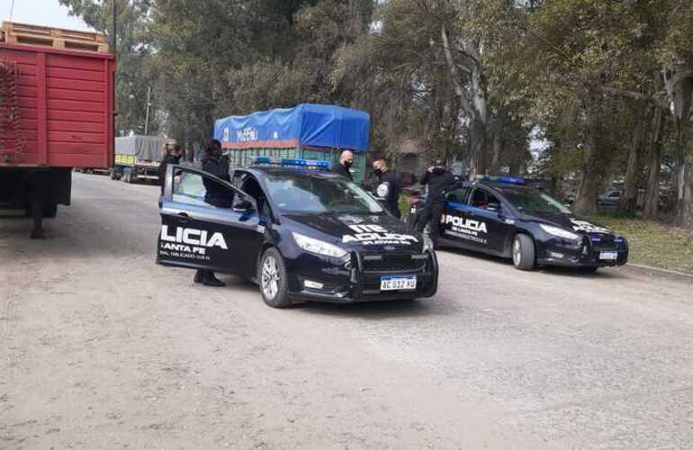 Imagen de Amedrentamiento y hostigamiento policial contra volanteada de Algodonera Avellaneda