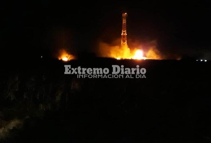 Imagen de Varias dotaciones en incendio de gran magnitud en Pueblo Esther