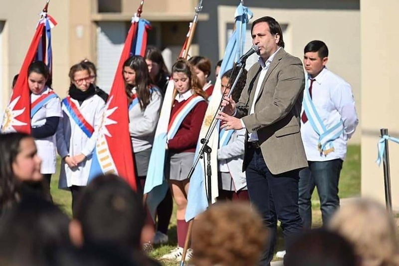 Vista a&eacute;rea: El gobernador Miguel Lifchitz particip&oacute; del acto junto a un gran n&uacute;mero de vecinos y funcionarios.