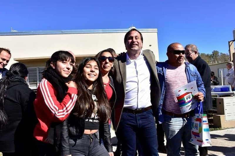 Vista a&eacute;rea: El gobernador Miguel Lifchitz particip&oacute; del acto junto a un gran n&uacute;mero de vecinos y funcionarios.