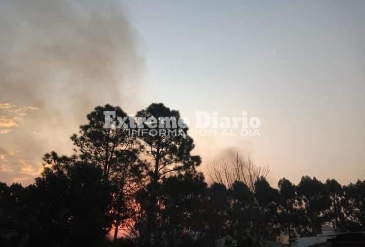 Bomberos trabajaron casi tres horas en el lugar.