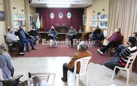 Imagen de En la reuni&oacute;n con vecinos del loteo Coradini se acord&oacute; un plazo de 90 d&iacute;as para presentar el plano de mensura