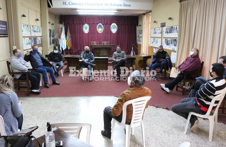 Imagen de En la reunión con vecinos del loteo Coradini se acordó un plazo de 90 días para presentar el plano de mensura