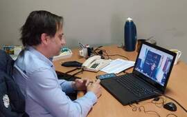La charla se di&oacute; de manera virtual.