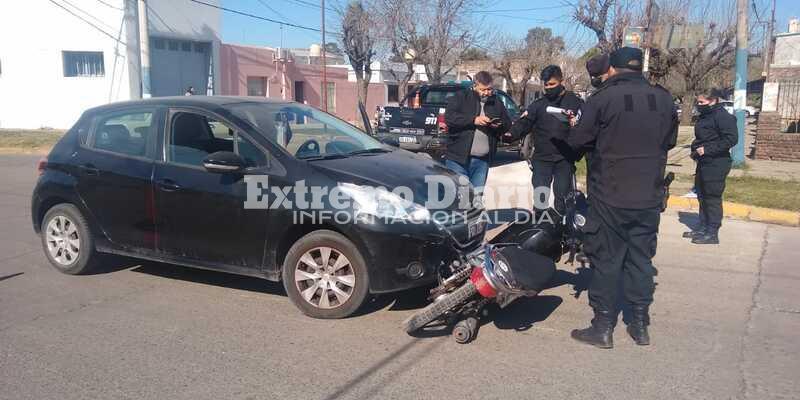 Imagen de Choque entre una moto y un autom&oacute;vil